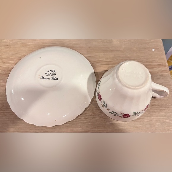 J&G Meakin England Rose Marie Tea Cup & Saucer - Picture 2 of 3